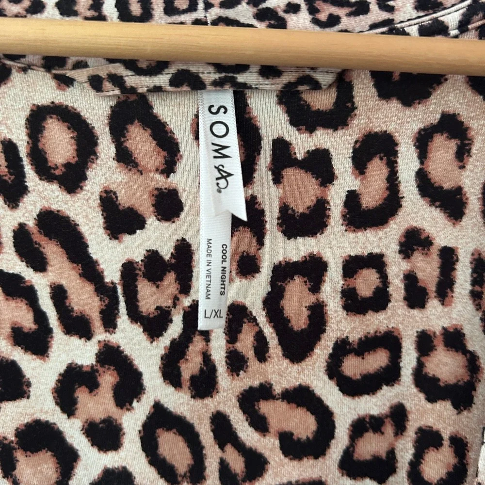 Soma Cool Nights Robe Women L/XL Pink Leopard Print Wrap Loungewear Mob Wife